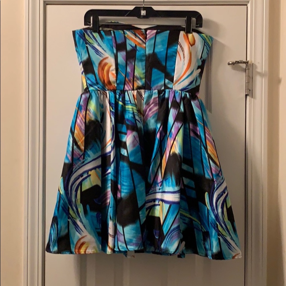 Dress - Picture 2 of 4